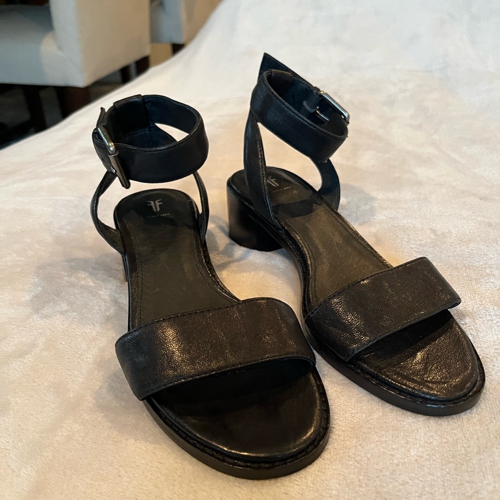 Frye Cindy sandals - black size 6